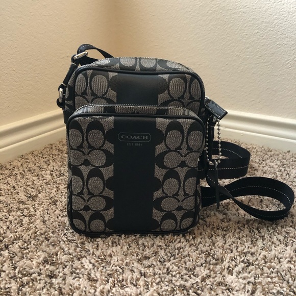 Coach heritage Signature Crossbody bag - Picture 1 of 6